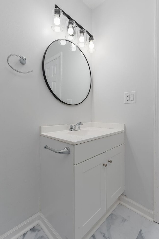 Building Photo - 216 Cross Hill Rd