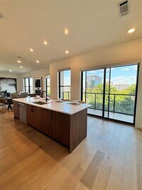 Building Photo - 2620 Maple Ave