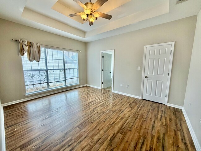 Building Photo - 81 Lake Front Dr