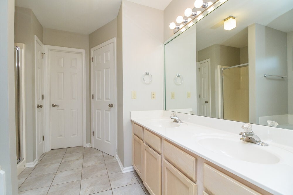 Building Photo - 6537 Arvington Way