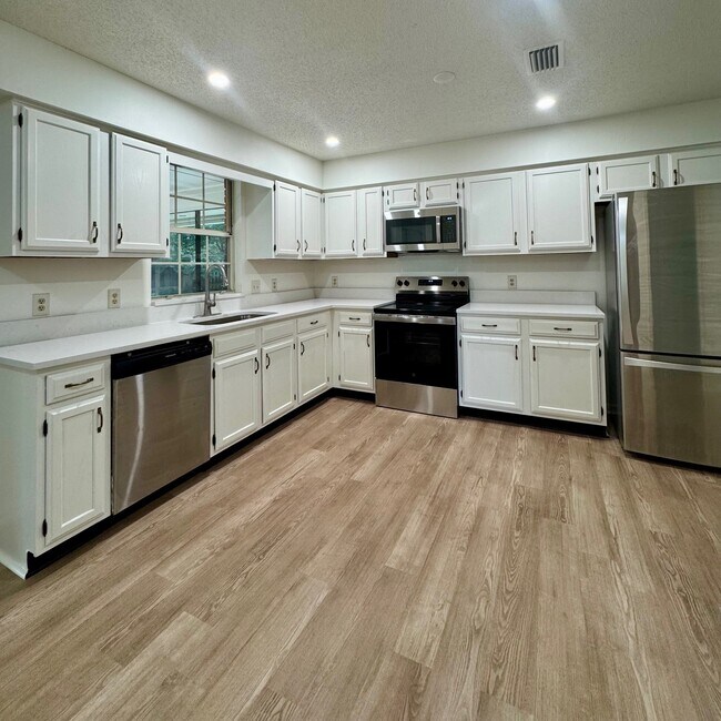 Primary Photo - 11640 Halethorpe Dr