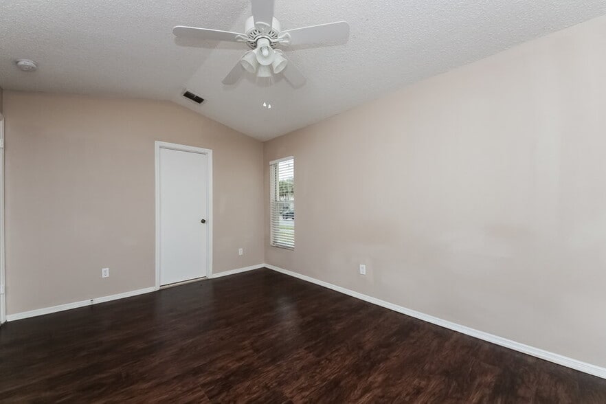 Building Photo - 3100 Orchard Pl