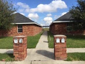 Building Photo - 16 West Dr