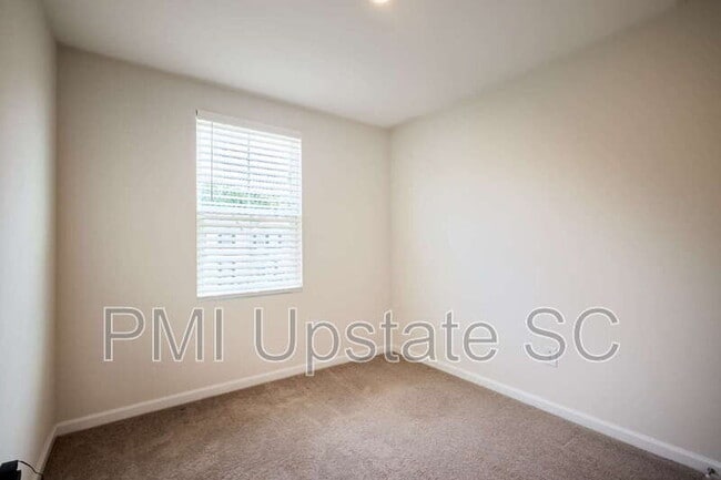 Building Photo - 111 Fernside Ct