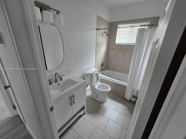 Building Photo - 1637 SW 17th St