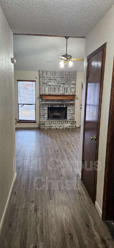 Building Photo - 6106 Angus Dr
