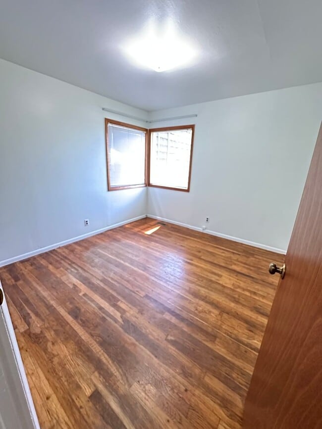 Building Photo - COMING SOON! - 3 Bed 1 Bath Home