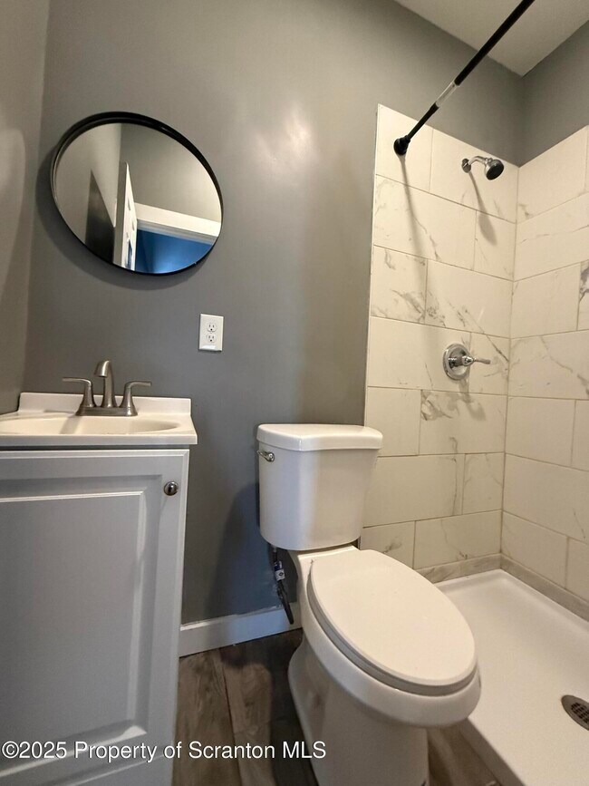 Building Photo - 2204 Golden Ave