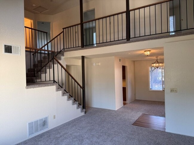 Building Photo - Updated 4 Bedroom 2.5 Bath Vacaville *Star...