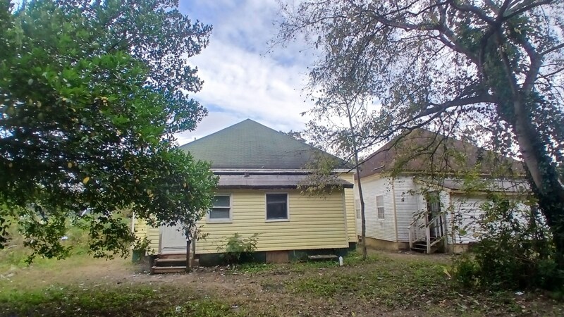 Building Photo - 1161 Lawton Dr