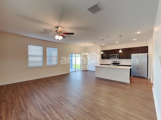 Building Photo - 825 Heavenly Dr