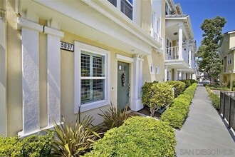 Building Photo - 3 Bedroom 3.5 Bathroom Townhouse in Sunset Cove