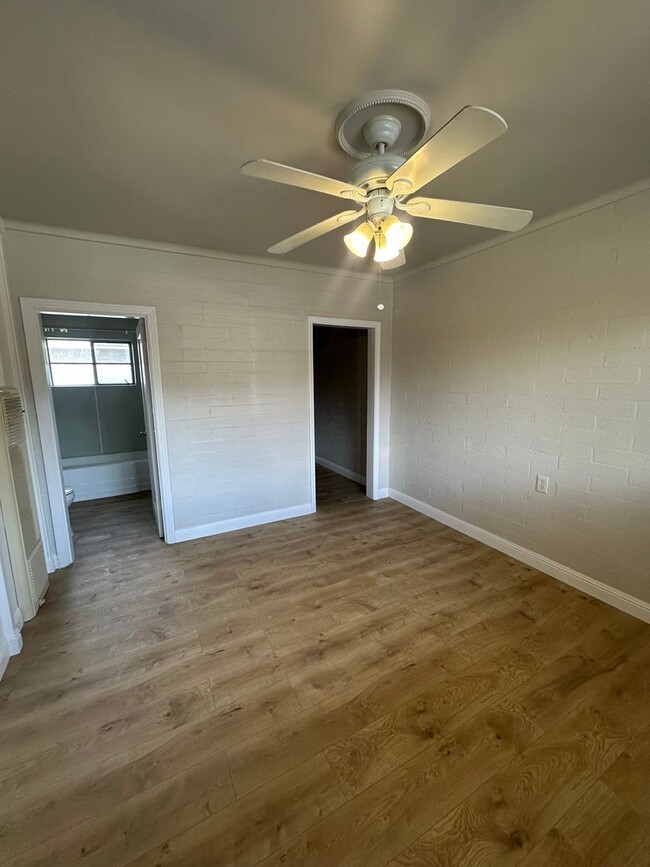 Building Photo - Charming 1-Bedroom Apartment in Short Acre...