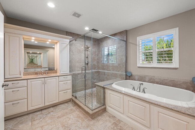 Building Photo - 762 SE River Ln