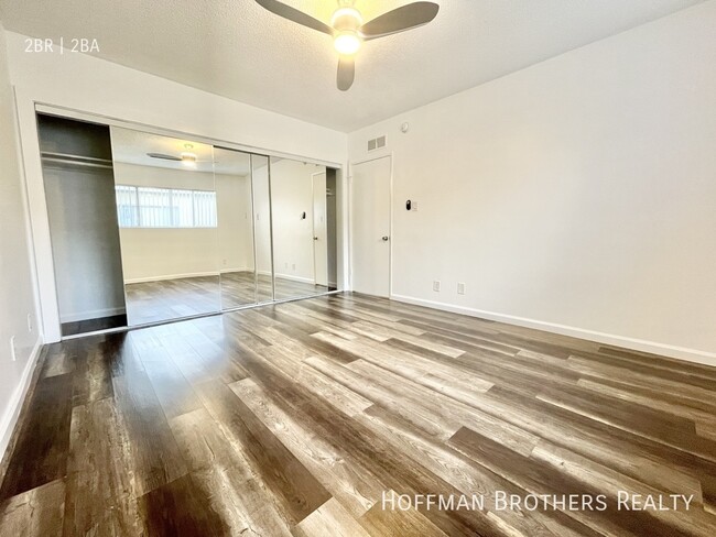 Building Photo - 1037 N Harper Ave