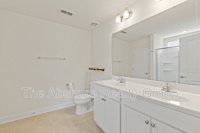 Building Photo - 404 Avery Glenn Way