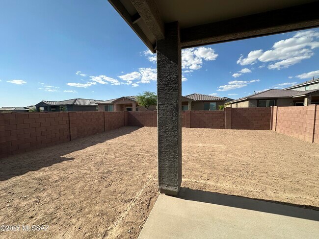 Building Photo - 11890 W Rancho Dr