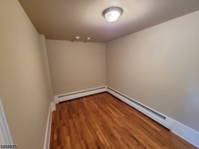 Building Photo - 133 4th St
