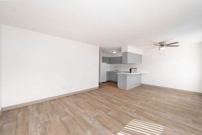 Building Photo - 2 bedroom unit close to downtown Gresham!!
