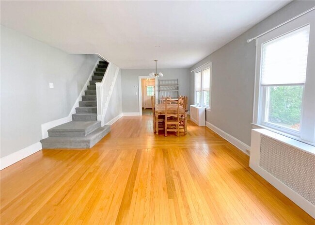 Building Photo - 306 Soundview Ave