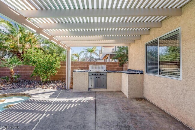 Building Photo - 10980 St Rafael St