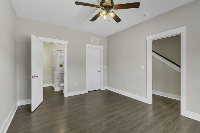 Building Photo - Modern 2BD, 2.5BA Townhouse with Large Loft in Travelers Rest