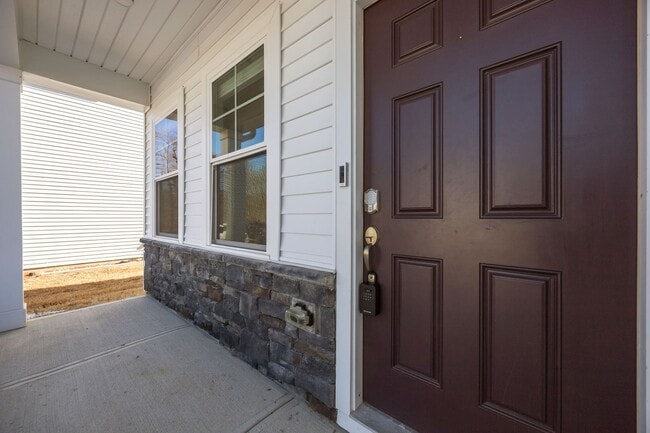 Building Photo - Small-Town Comfort Meets City Convenience | 2-Story Home for Rent | 4 Bedrooms, 2.5 Baths