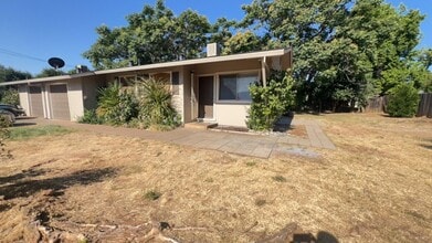 Building Photo - Suzette 3