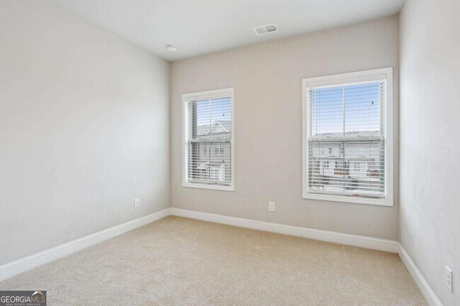 Building Photo - 1056 Township Square