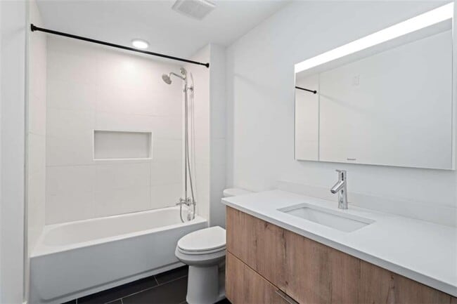 Building Photo - 346 Peters St SW