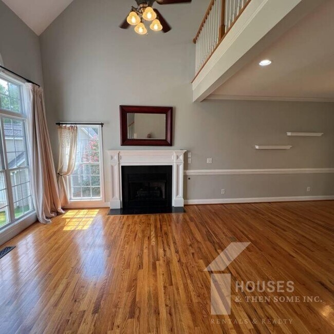 Building Photo - 606 Mattie Ln
