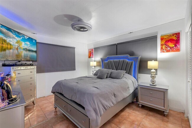 Building Photo - 11685 Canal Dr