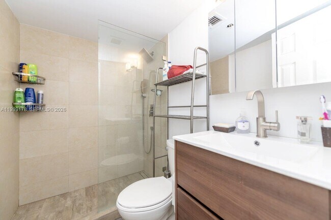 Building Photo - 1500 Bay Rd