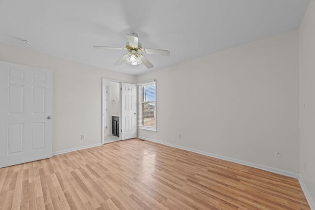 Building Photo - 340 Circle Dr