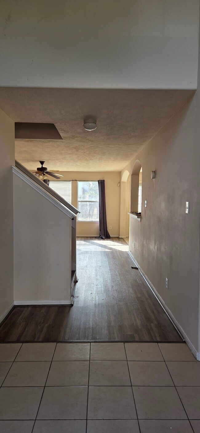 Building Photo - 14127 Magnus Ln