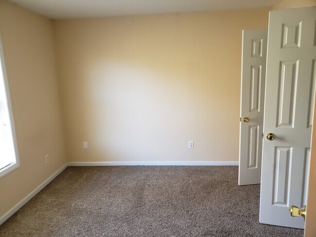 Building Photo - 216 Anna St