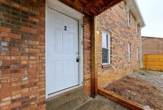 Building Photo - 419 Wood Creek Dr