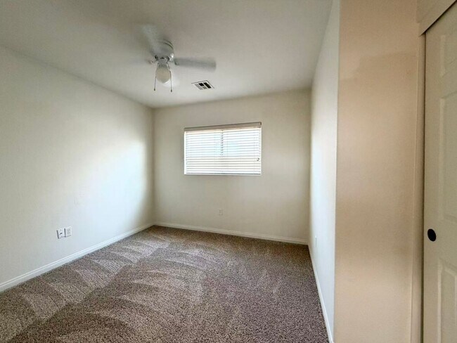 Building Photo - Spacious 2-story home located in a convenient Las Vegas gate community