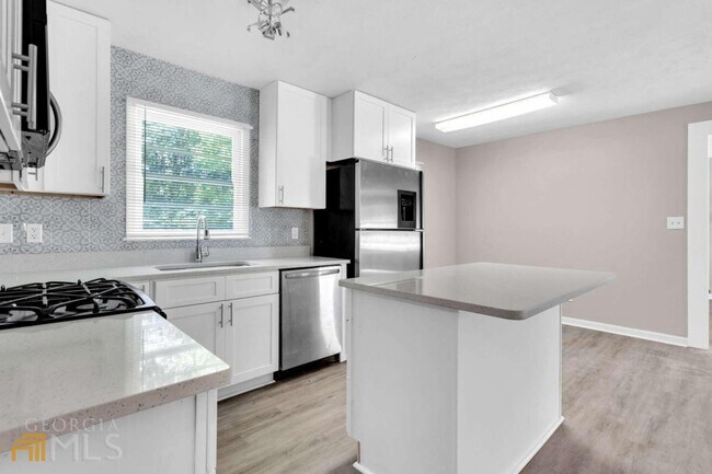 Building Photo - 2070 Twelve Oaks Cir