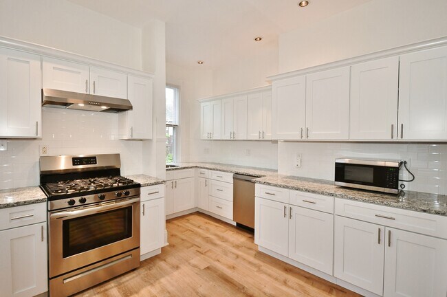 Building Photo - 121 S 16th St