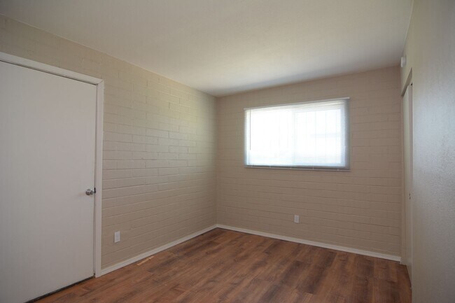 Building Photo - Remodeled 3 Bedroom 2 Bath Duplex! South Central Tucson Location!