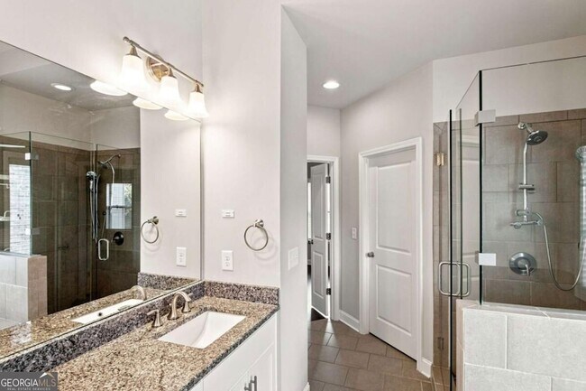 Building Photo - 7850 Laurel Crest Dr