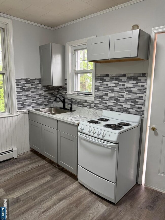 Building Photo - 1057 Lafayette Ave