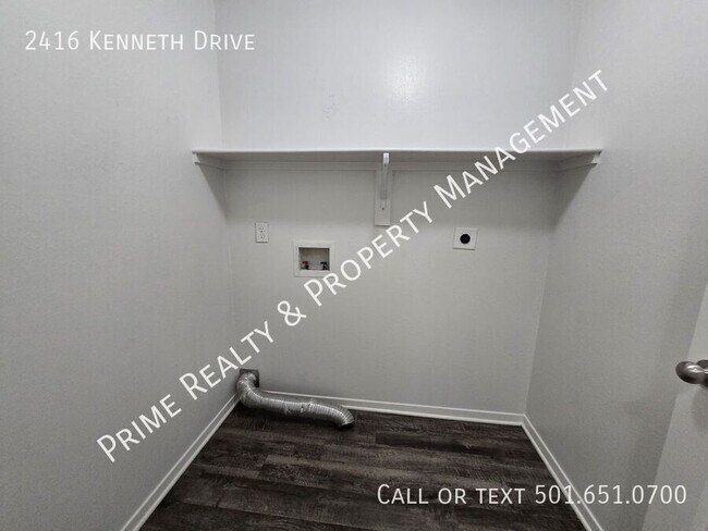 Building Photo - 2416 Kenneth Dr