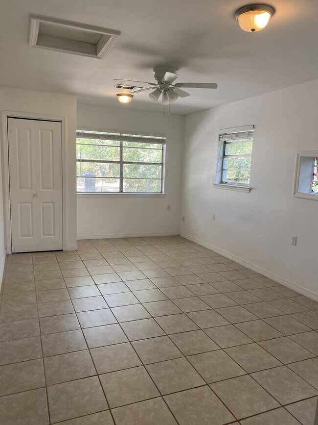 Building Photo - Available NOW! *PET FRIENDLY*