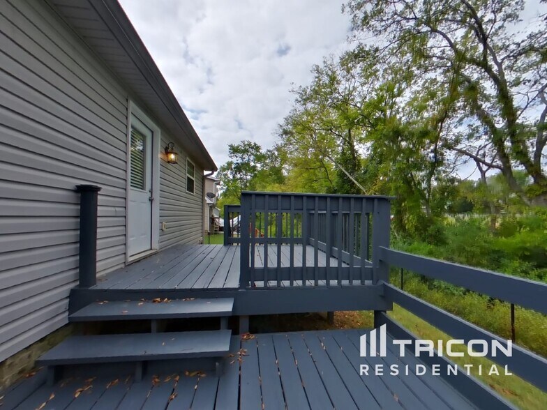 Building Photo - 934 Canyon Creek Dr