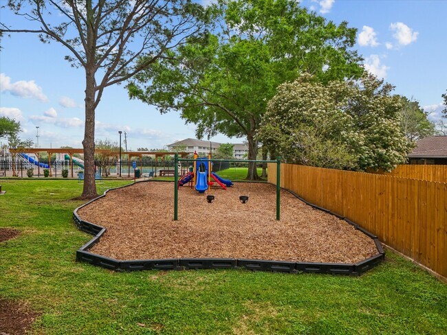 Building Photo - 4214 Fernside Dr