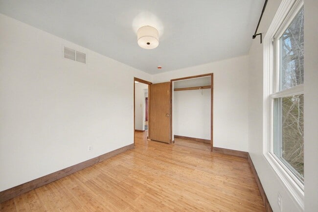 Building Photo - 808 E Cross St