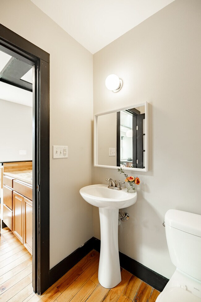 Building Photo - 1304 Broadway-ID1056031P