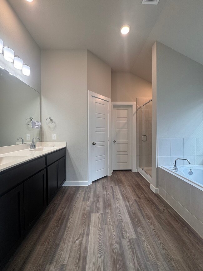 Building Photo - 5017 Evergreen Dr